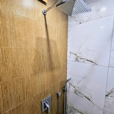 Park Galleria Apartment *